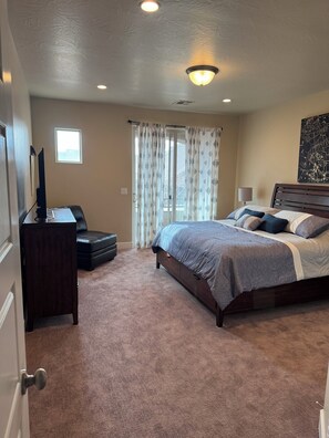 Second floor King bedroom