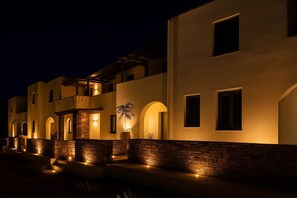Property Building – Traditional Cycladic Architecture
Whitewashed walls, arched details, and nighttime lighting create an inviting feel.