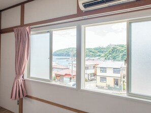 ・[View] From your room you can enjoy the tranquil scenery of Manazuru, surrounded by the sea and mountains.