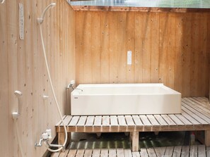 ・[Bath] Equipped with a semi-open-air bath, your stay will be even more fulfilling! Please soothe your daily fatigue.