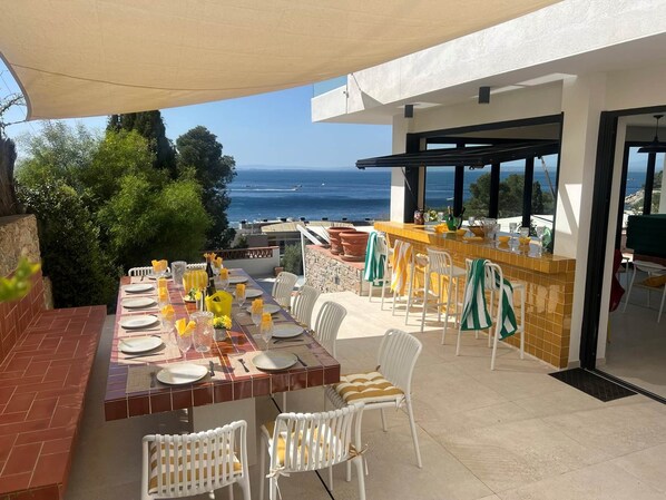 30 - Oliveres Patio sejour exterieur 1 1600x1200