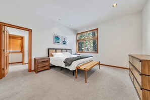 Bedroom 1: King bed, en-suite bathroom, lower floor