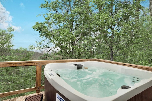 Outdoor spa tub