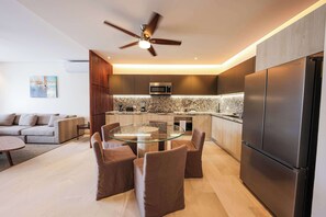 Cocina completa con comedor 