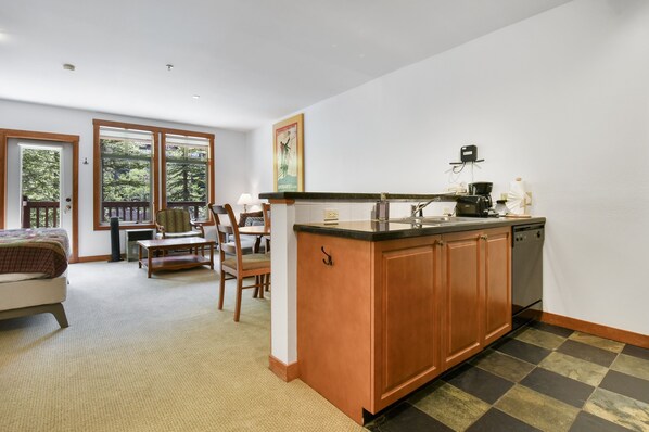 Floor, Flooring, Indoors, Furniture, Living Room