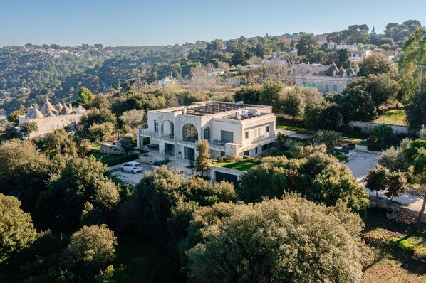Activities, Amenities, Building Exterior, Garden, Main Entrance, People, Pool, Scenic View, Spring, Summer