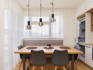 Meubles, Design Intérieur, Luminaire, Sol, Bois, Table, Table Cuisine Et Salle A Manger, Lustre, Plafond, Salle À Manger