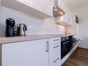 Comptoir, Cabinetry, Appareil De Cuisine, Design Intérieur, Cuisine, Sol, Bois, Principaux Appliance, Sol, Pièce