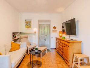 Möbel, Interior Design, Wand, Flooring, Holz, Couch, Zimmer, Fussboden, Decke, Wohnzimmer