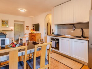 Möbel, Interior Design, Küche, Flooring, Countertop, Fussboden, Holz, Decke, Zimmer, Cabinetry