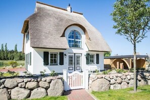 Stugans exteriör [sommar]