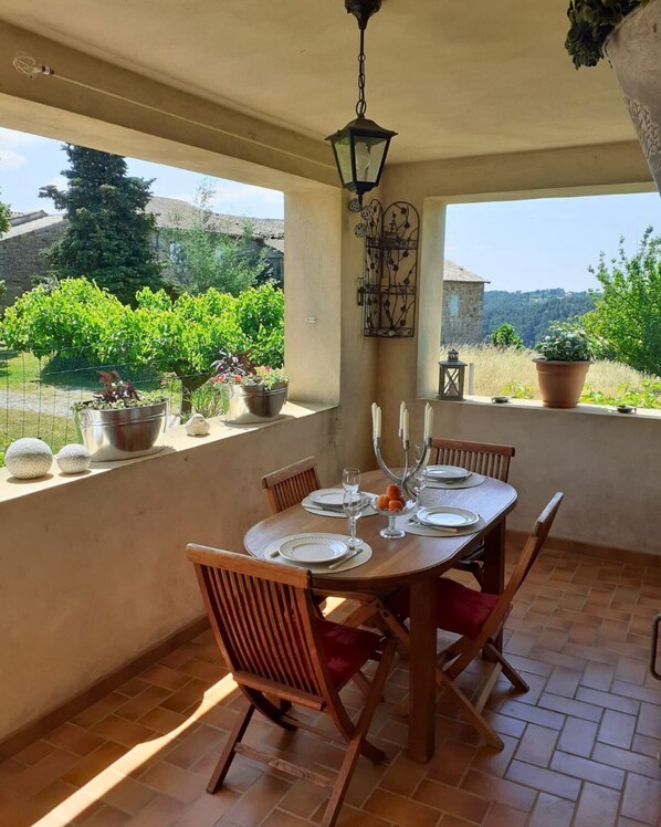 Outdoor dining