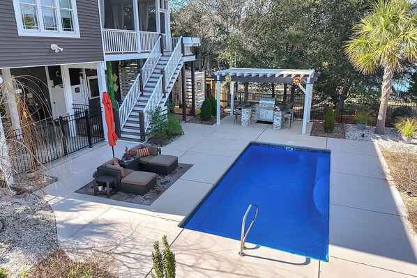 Private Pool / Backyard