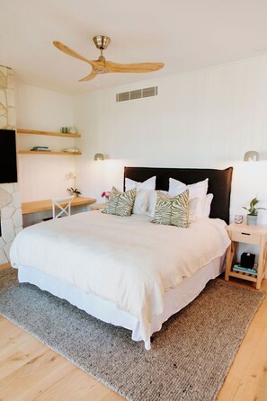 Studio main room (2)