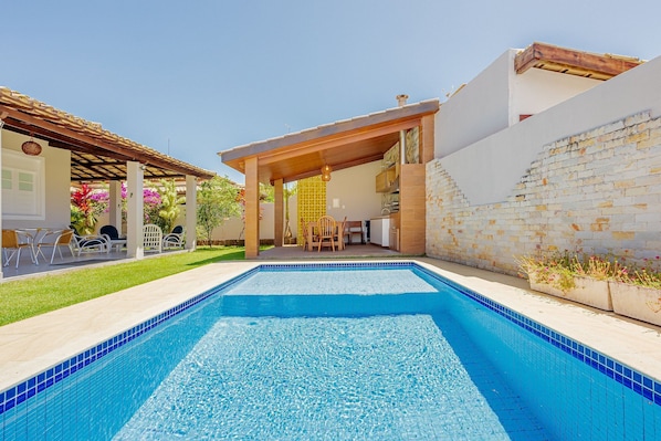 Seating area,Swimming pool