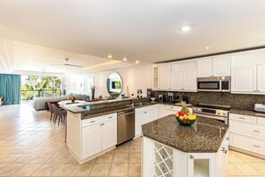 2 Bdrm Pool & Marina View at The Yacht Club  E12 (3)