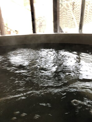屋内スパ浴槽