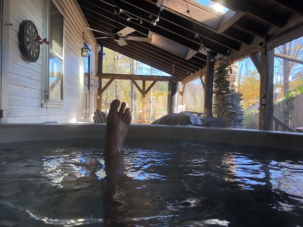 Outdoor spa tub