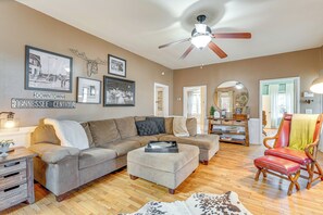 Living Room | Free WiFi | Smart TV | Central A/C | Board Games | 1st Floor