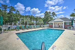 River Oaks Golf and Tennis Resort Amenities | Outdoor Pool