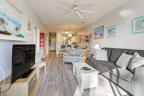 Living Room | Smart TV | Free WiFi | Single-Story Unit