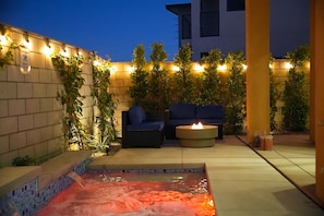 6 ft by 18 ft heated spool, turbo jets and mesmerizing color-changing lights.