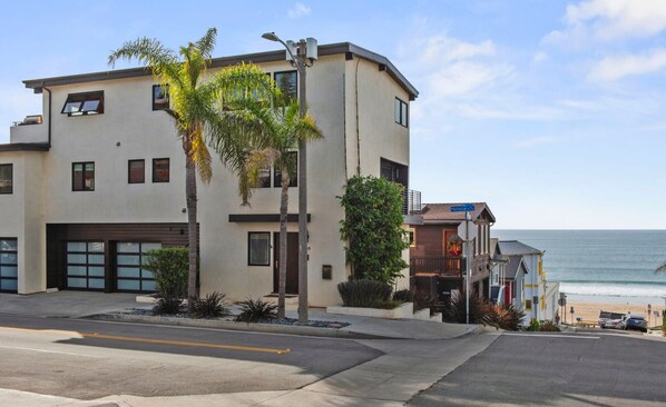 Just 2 blocks away from the Beach and the Strand
