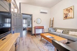 500 sq ft apartment with soaring 10 ft ceilings, ultra clean and cozy living space. 