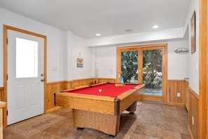 OSO84: Ships Ahoy | LL Game Room - Pool Table, Deck Access, Full-Sized Refrigerator