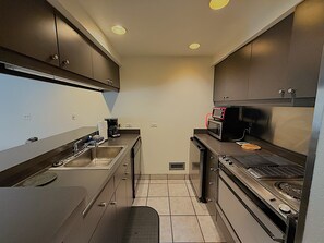 Fully Stocked Efficiency Kitchen