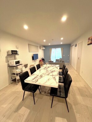 Living/dining room