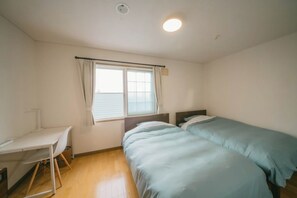 Western-style twin room