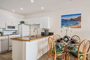 Hale Kamaole 210 dining area 1