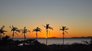 
No morning without a sunrise view from your bed