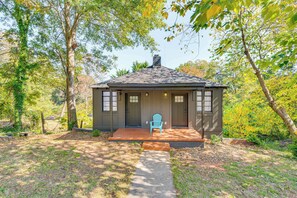 Duplex Exterior | Parking | Street Parking (1 Vehicle)