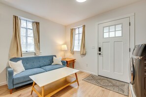 Studio | Smart TV | Central Heating & A/C | Combo Washer/Dryer