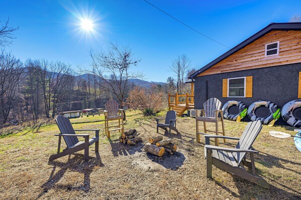 Tuckasegee Vacation Rental | 3BR | 1BA | 3 Steps to Enter | 1,000 Sq Ft