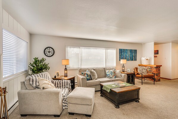 Burney Vacation Rental | 3BR | 2BA | 1,299 Sq Ft | Steps to Enter