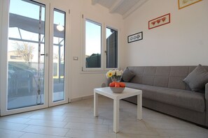 Autumn, Dining Room, Living Room, Spring, Summer