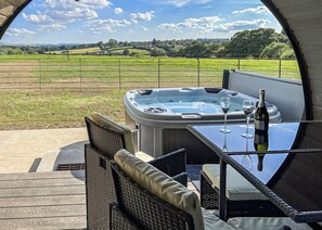 Barrow View - Firtree Farm Lodges, Yeovil