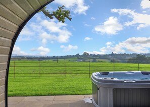 Barrow View - Firtree Farm Lodges, Yeovil