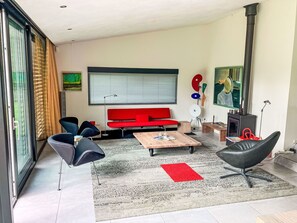 Möbel, Flooring, Interior Design, Fussboden, Wohnzimmer, Stuhl, Zimmer, Teppich, Couch, Holzboden