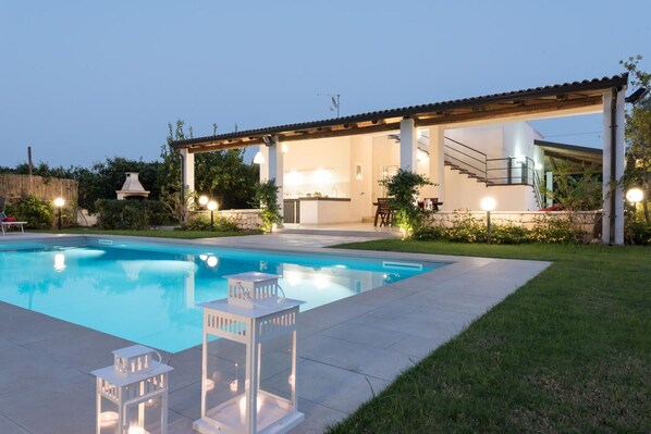 Garden, Outdoor, Pool