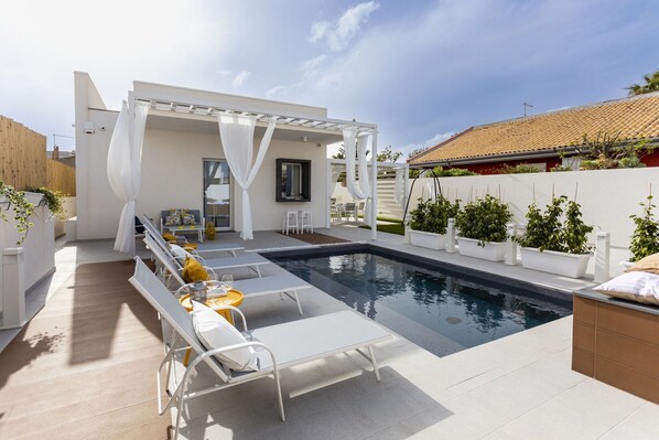 Garden, Outdoor, Pool