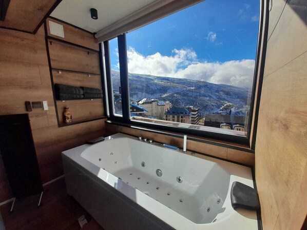 JACUZZI MOUNTAIN VIEWS