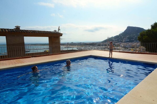 Holiday Home Swimming Pool