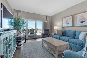 Living Area w/Gulf Front View