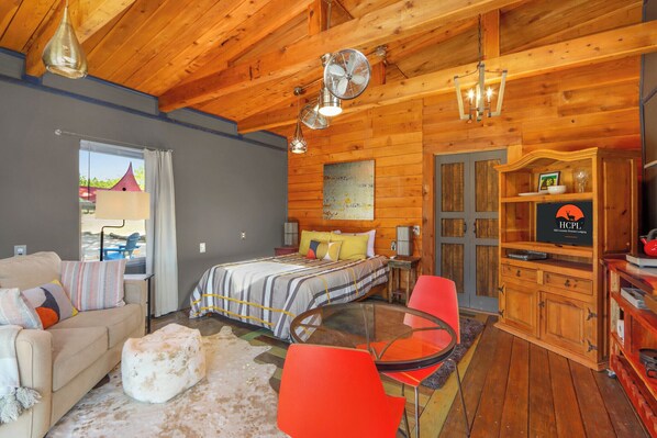 Charming interior of the Marley at Starlight Meadow.