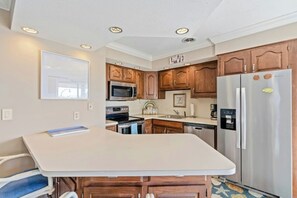 All modern appliances to make meal preparation a breeze.