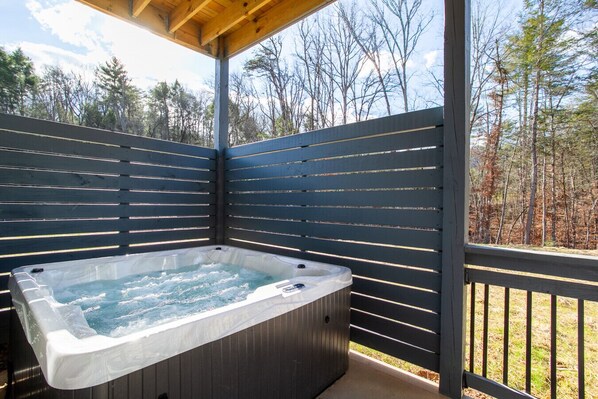 Outdoor spa tub